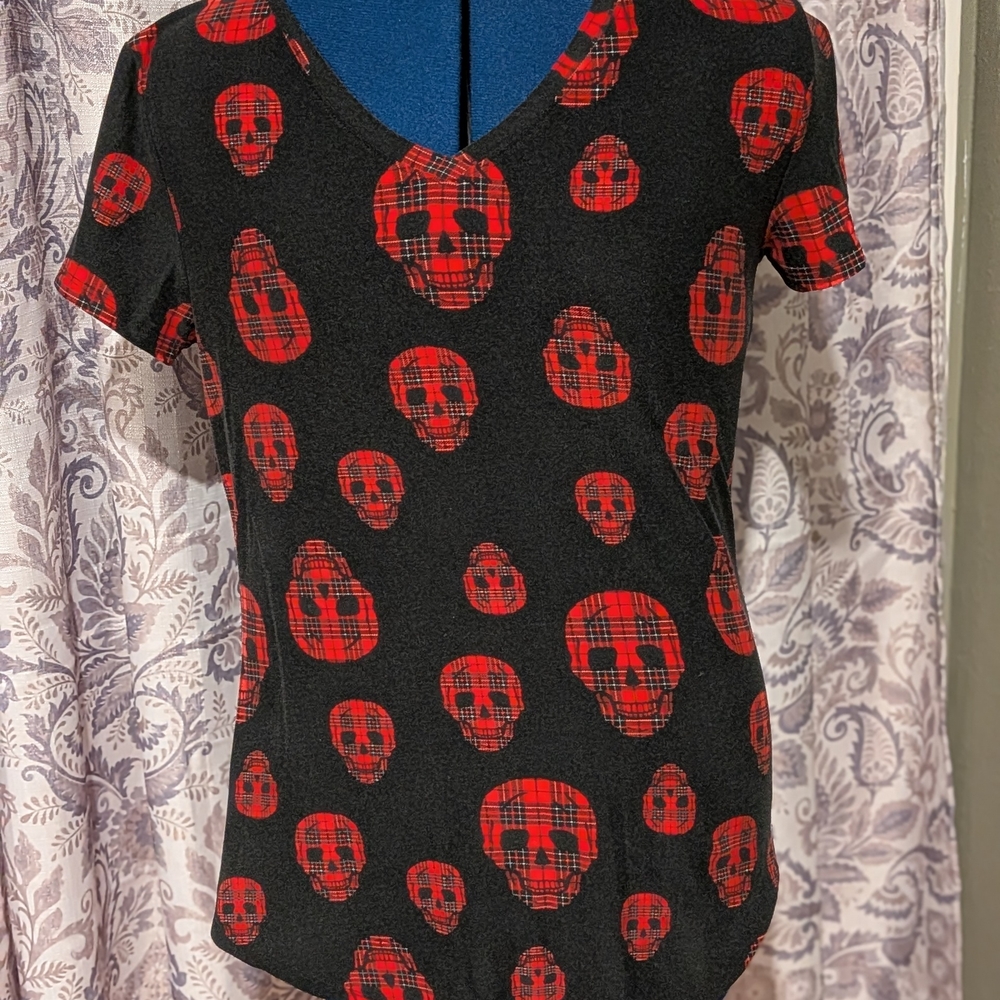 No Boundaries Black and Red Skull Print Women's Tee